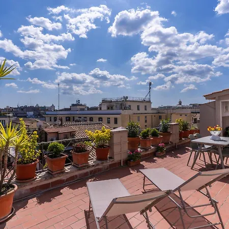 Апартаменты Attic With Terrace Spanish Steps Exclusive